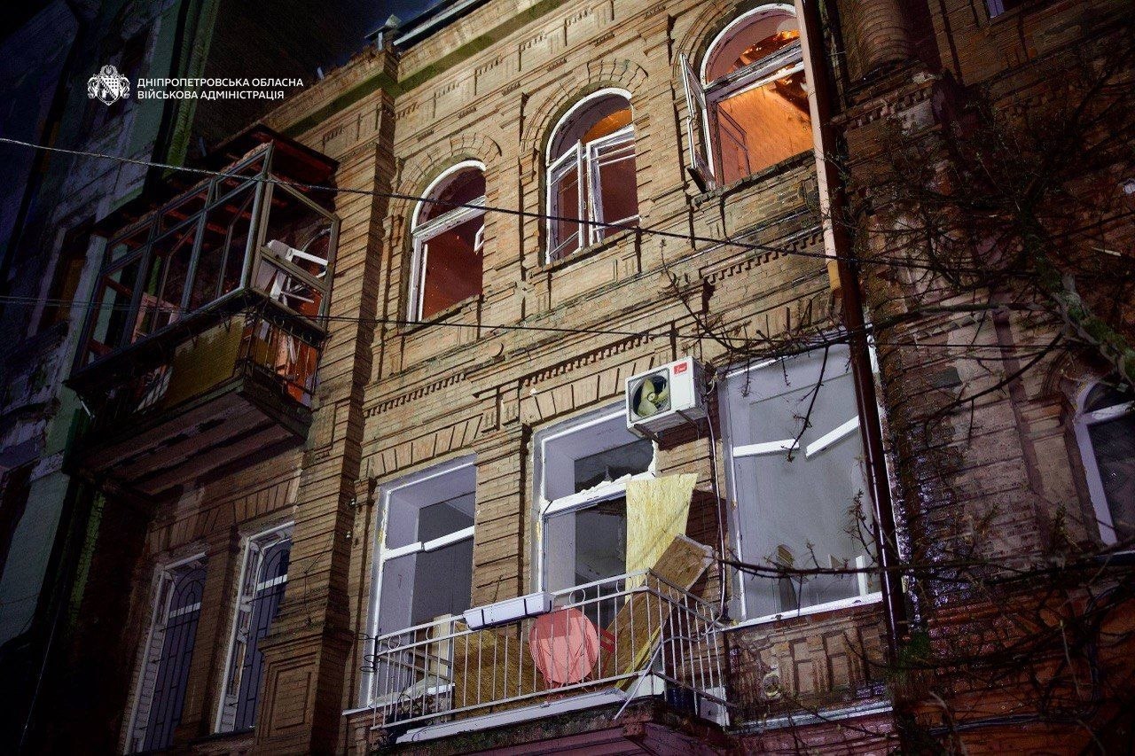 РФ била по гостиницам, домам и детской площадке, много жертв: все об атаке на Киев, Днепр, Одессу